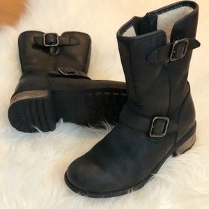 UGG Women's Chaney Ankle Leather Boots